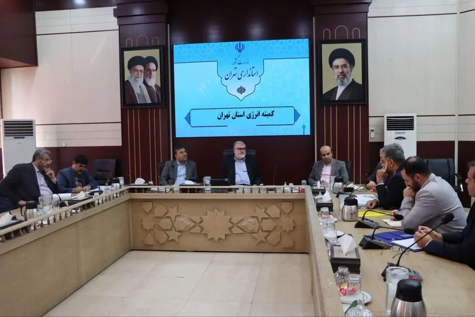 تأکید استاندار تهران بر شتاب‌بخشی به توسعه انرژی‌های تجدیدپذیر/ بررسی راهکارهای تسریع پروژه‌های خورشیدی استان