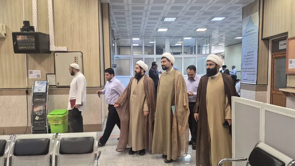 آزادیخواه از نمایشگاه "مهدویت در اسارت مدعیان دروغین" بازدید کرد
