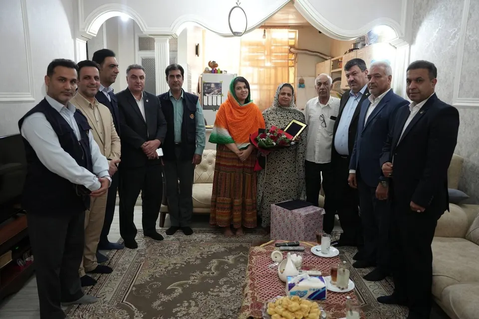 تجلیل معاون شرکت توانیر از همکار حادثه‌دیده توزیع برق هرمزگان