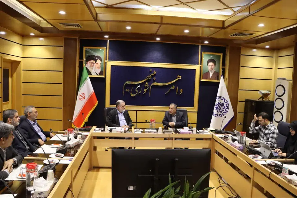 معتمدیان: دانش دانشگاهی به راهکار اجرایی برای حل مسائل تهران تبدیل شود/ توسعه همکاری استانداری تهران و دانشگاه صنعتی شریف