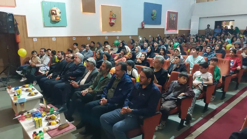 اختتامیه نخستین جشنواره تئاتر خیابانی «قرار همدلی» در استان مرکزی؛ هنر در خدمت فرهنگسازی مصرف برق