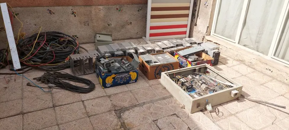 قاچاق برق در ۱۳ مرکز غیرمجاز استخراج رمزارز با ۴۷ دستگاه ماینر در تبریز