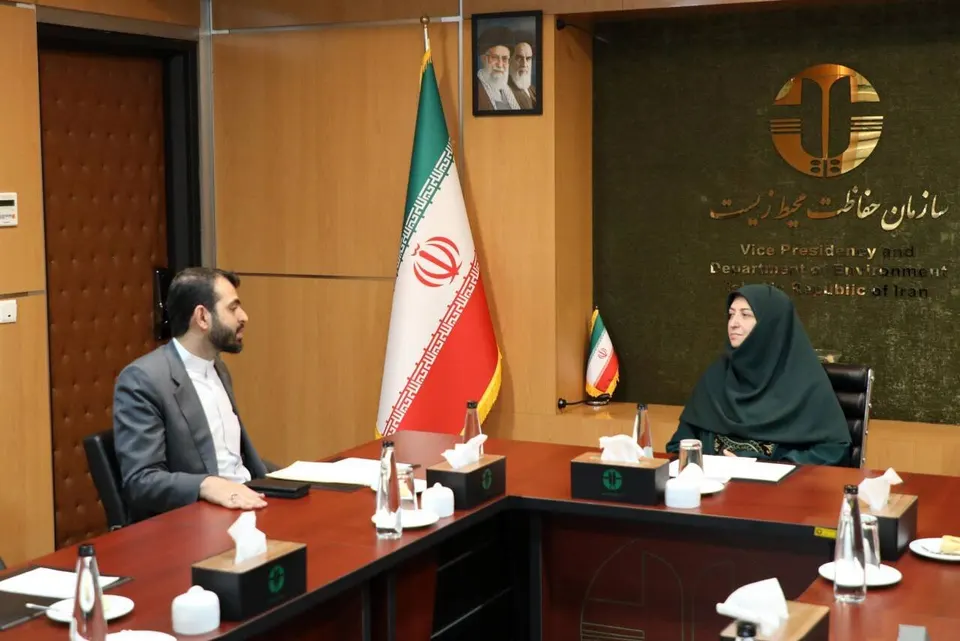 پی‌گیری وضعیت آلودگی هوای زرقان در دیدار نجابت با رئیس سازمان حفاظت محیط‌زیست