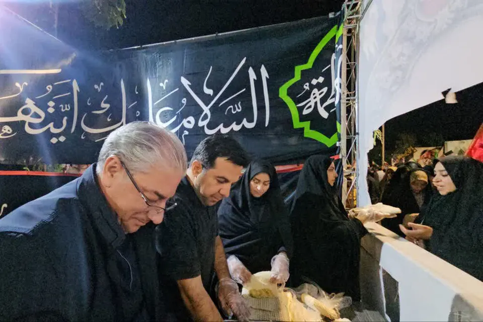 برپایی موکب منطقه ۳ در میدان ساعت همزمان با چهلمین روز خاکسپاری رهبر شهید انقلاب