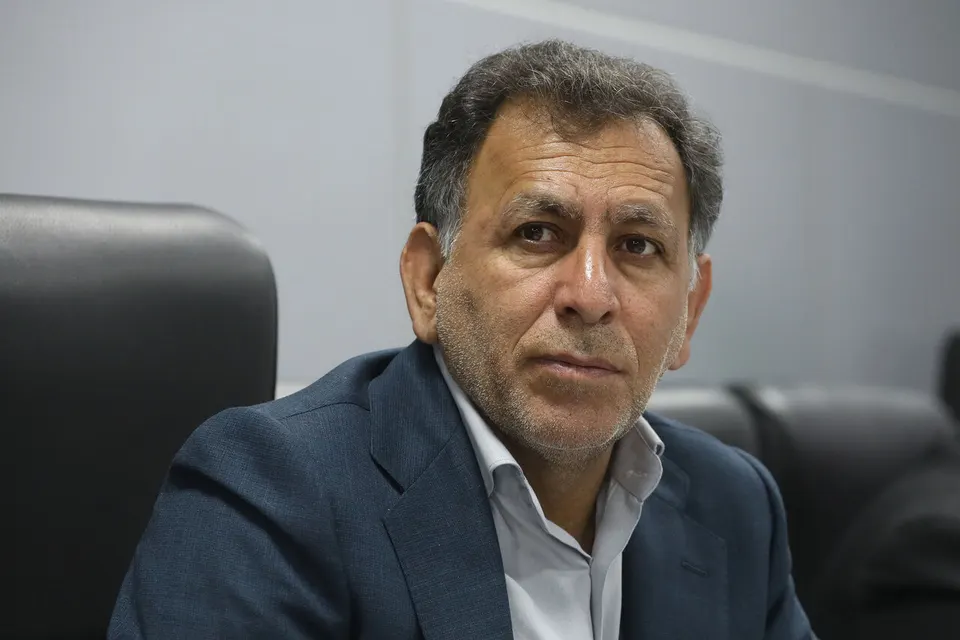 تعرفه‌های برق و گاز باید با کمترین آسیب به صنعت مدیریت شود