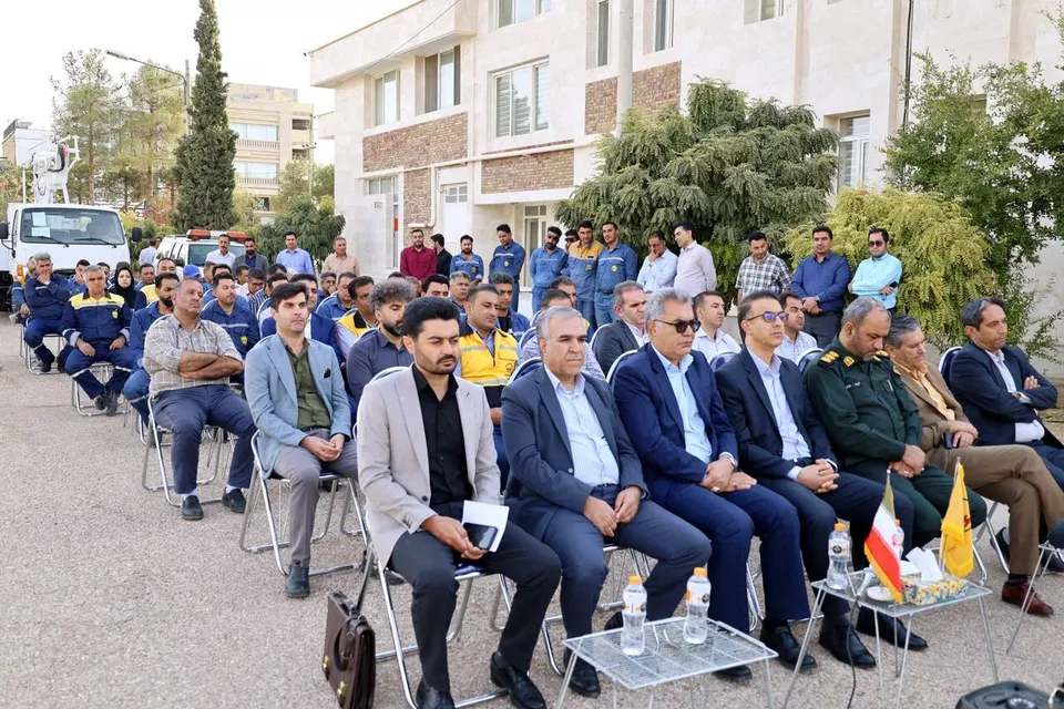 ۸۶ انشعاب غیرمجاز در برق شیراز جمع‌آوری شد