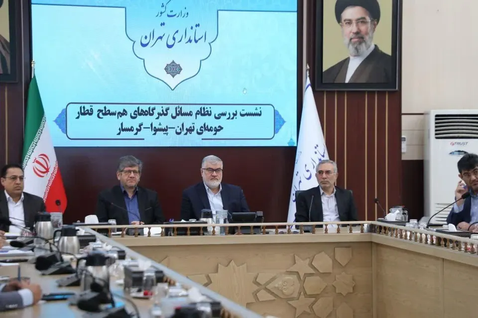 توسعه قطارهای حومه‌ای، اولویت حمل‌ونقل استان تهران‌ باشد/ رفع موانع طرح‌های ریلی با حفظ حقوق مردم
