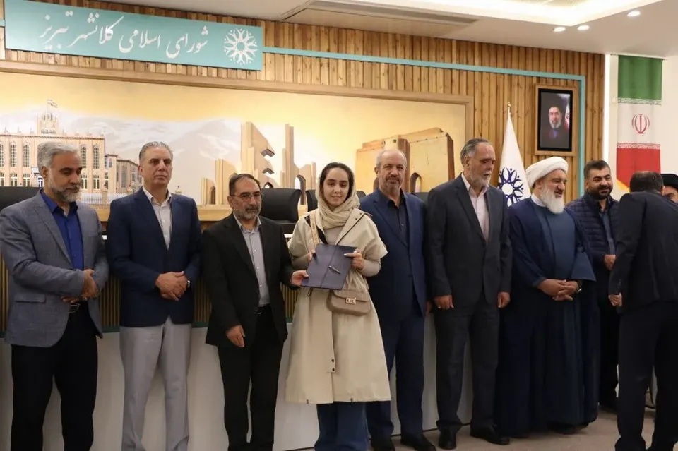 تجلیل شهردار و شورای اسلامی شهر تبریز از رتبههای برتر کنکور و روشندلان مؤسسه بصیر