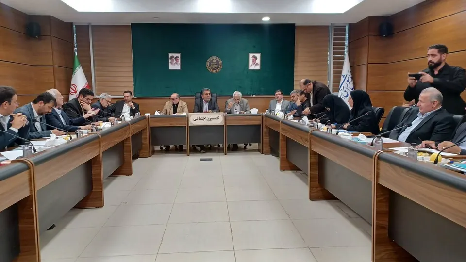 اصلاح یک ماده قانونی در کمیسیون اجتماعی که کارکنان کنونی دولت در زمان بازنشستگی را از حقوق بیشتری برخوردار میکند/ تدوین دستورالعمل جدید برای نظمبخشی به پرداختهای نیروهای شرکتی
