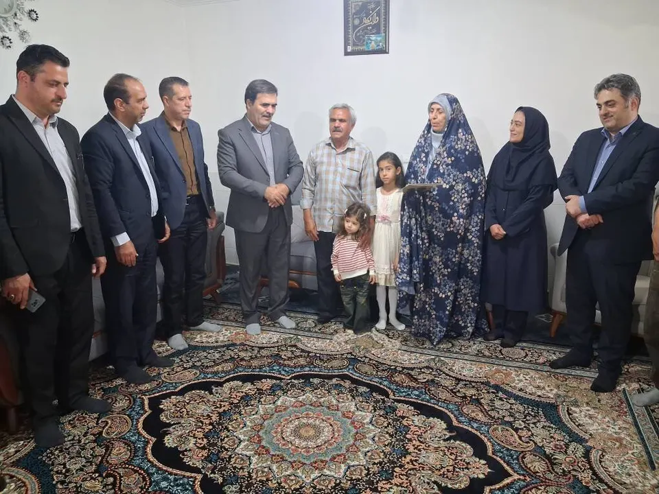 مدیرعامل توزیع برق استان قزوین با همکار آسیب‌دیده و خانواده پرستار وی دیدار کرد