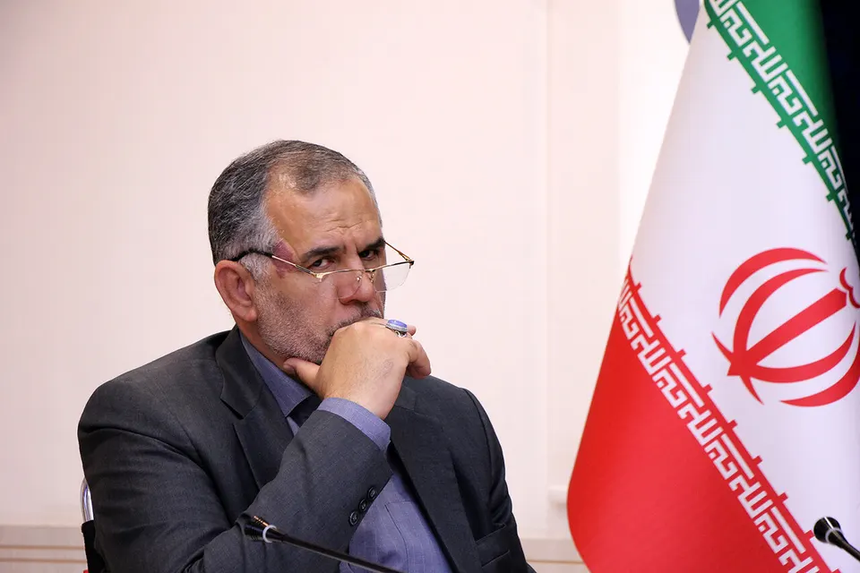 فخر فروشی به افزایش چند دهمی معدل، واقعیت ضعف آموزشی را پنهان نمیکند/ پشت افزایش ۶ دهمی معدل، واقعاً چه میزان یادگیری اتفاق افتاده است؟/ افت معدل نهایی دوازدهم با ادعای ارتقای معدل کل نیازمند پاسخ روشن است