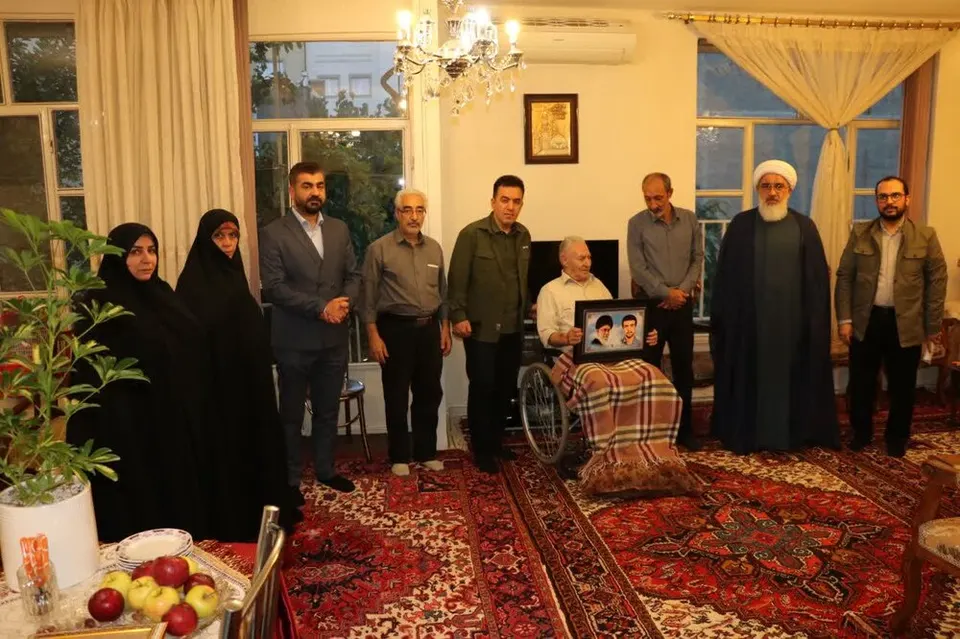 دیدار شهردار تبریز با خانواده شهید والامقام «جعفر خبازی» و جانباز سرافراز «احمد فرخی
