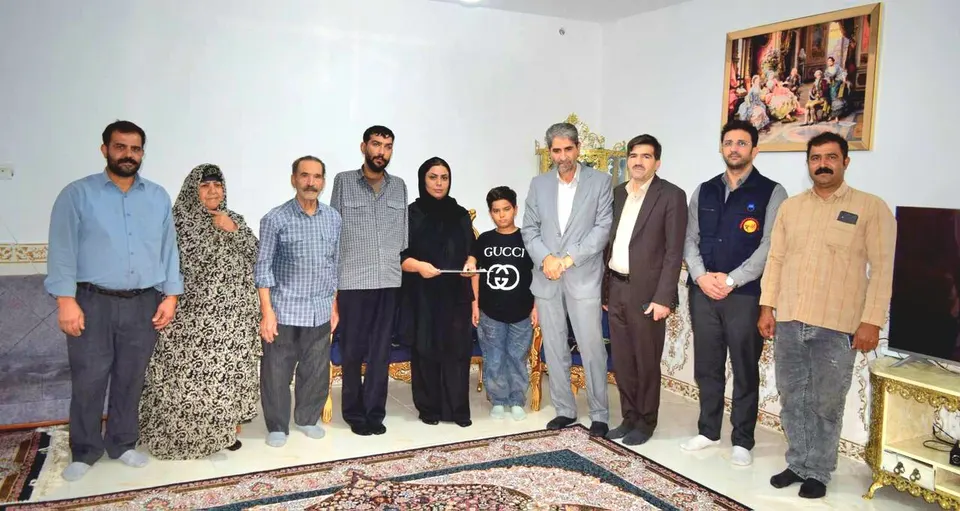 دیدار مدیرعامل شرکت توزیع برق کرمانشاه با خانواده همکاران آسیب‌دیده حین کار