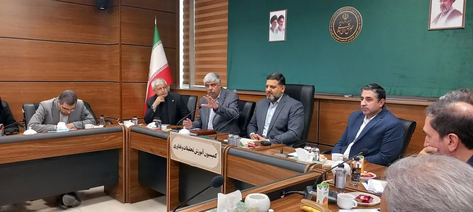 صادرات دانشبنیان از «نشستهای نمایشی» به سمت «قراردادهای واقعی» حرکت کند؛ مبارزه با واردات و اصلاح ساختار دیپلماسی فناوری در دستور کار مجلس/ صادرات محصولات دانشبنیان با ظرفیت تولید کشور همخوانی ندارد