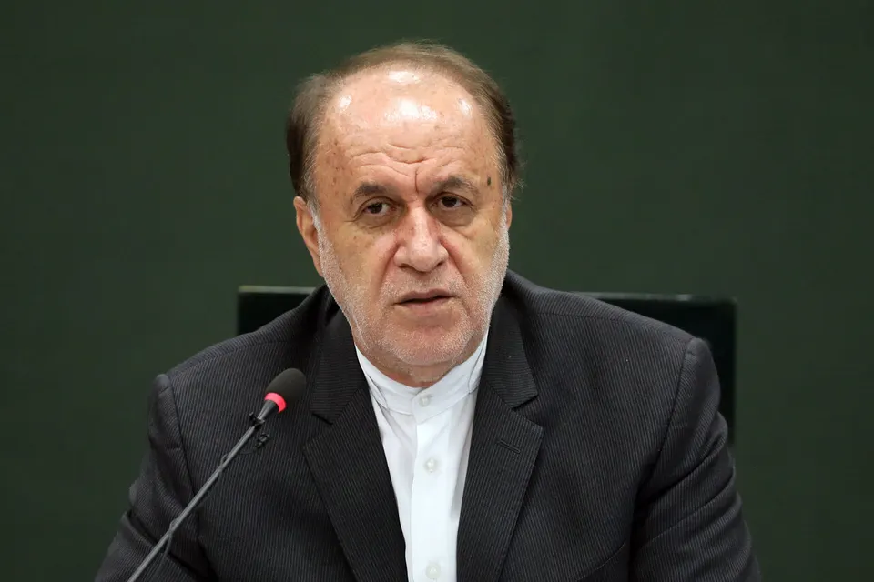 مردم ایران در انتظار غرق شدن آل ترامپ در دریای خروشان تنگه هرمز و خلیج فارس‌اند