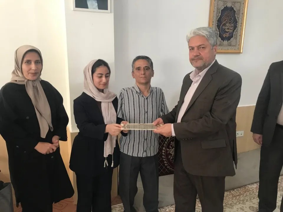 تجلیل مدیرعامل توزیع برق خراسان شمالی از همکار فداکار و همسر پرستارش