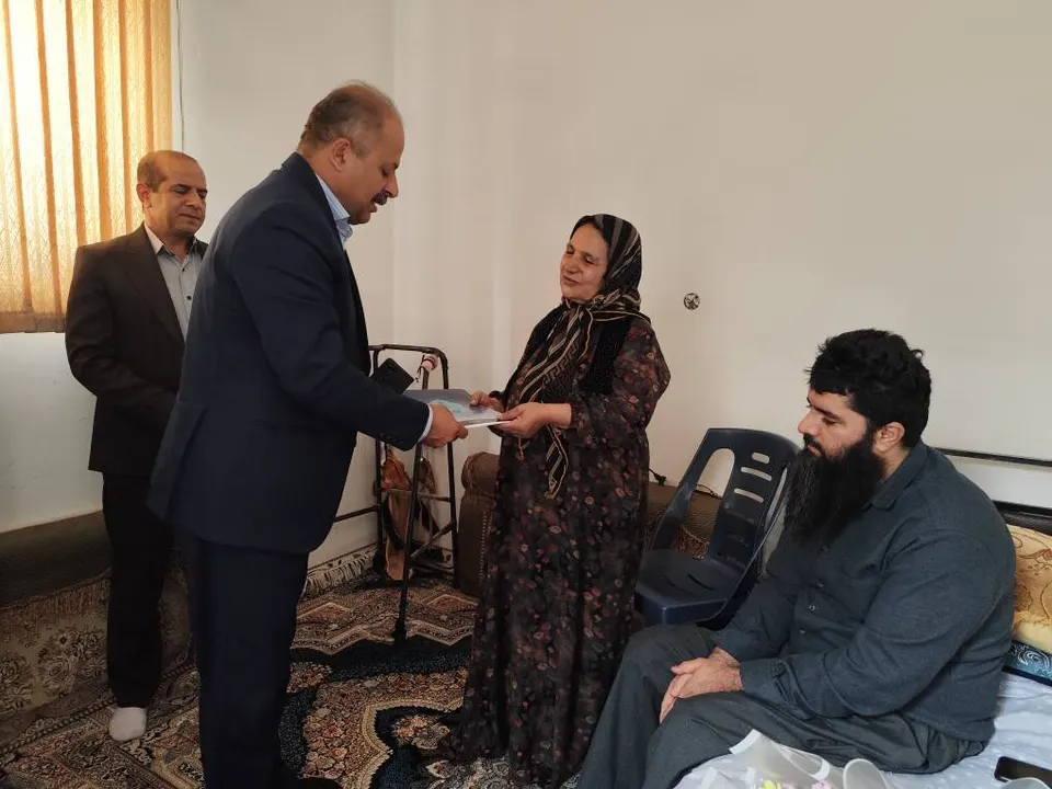 تجلیل از بانوان فداکار کارکنان حادثه دیده صنعت برق کردستان