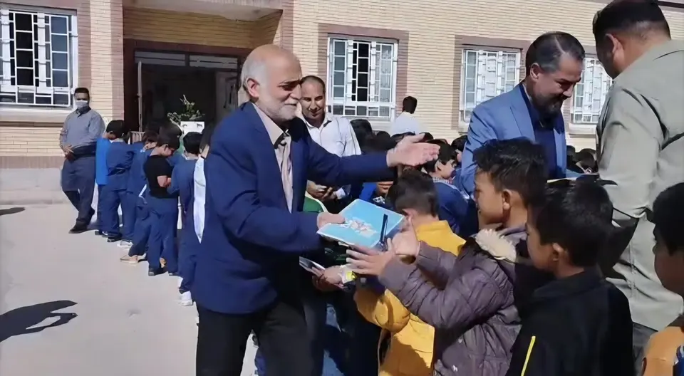 توزیع ۱۷۰۰ پک لوازم‌التحریر و اقلام ورزشی در مدارس فریمان