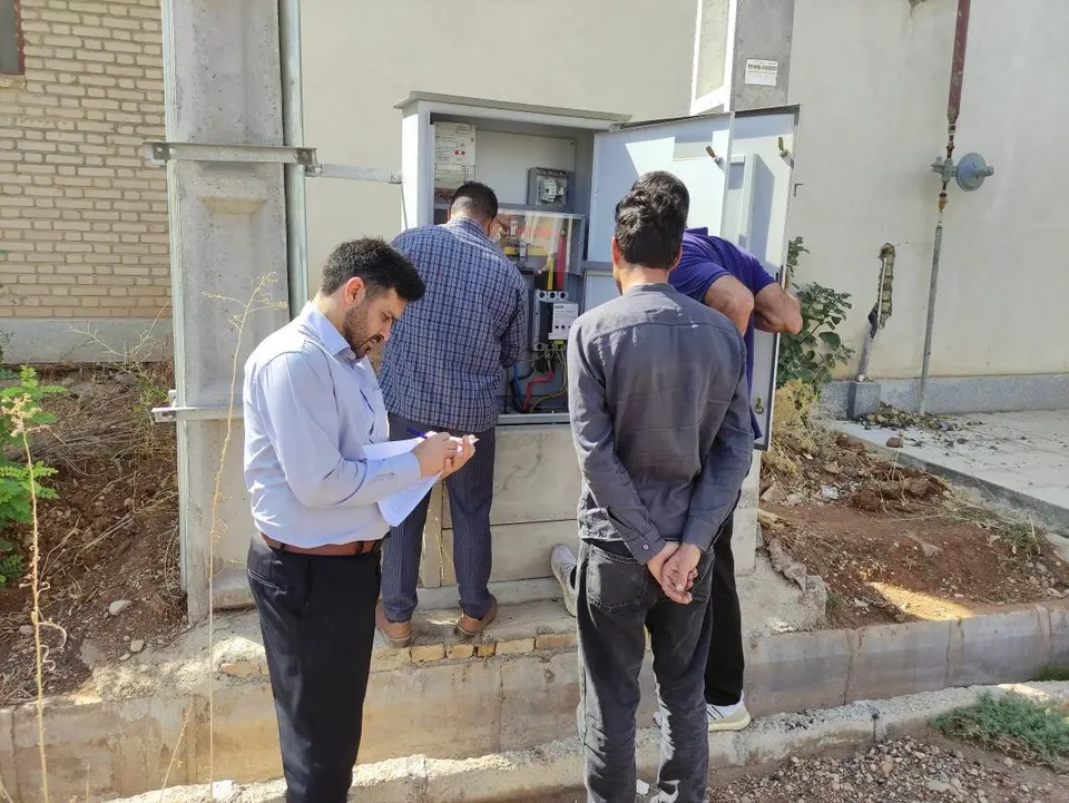 کشف ۴۵ دستگاه استخراج ماینر و شناسایی ۲۰۰ انشعاب غیرمجاز در لرستان