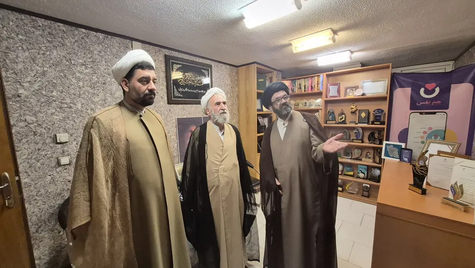 بازدید مشاور رئیس مجلس از مرکز تحقیقات اسلامی حوزه علمیه اصفهان/ از احیای نسخ خطی تا تولیدات فرهنگی آموزش سبک زندگی