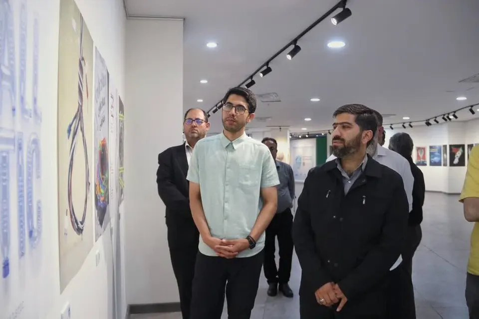 آیین اختتامیه نمایشگاه آثار برگزیده رویداد ملی طراحی پوستر پسماند تبریز برگزار شد